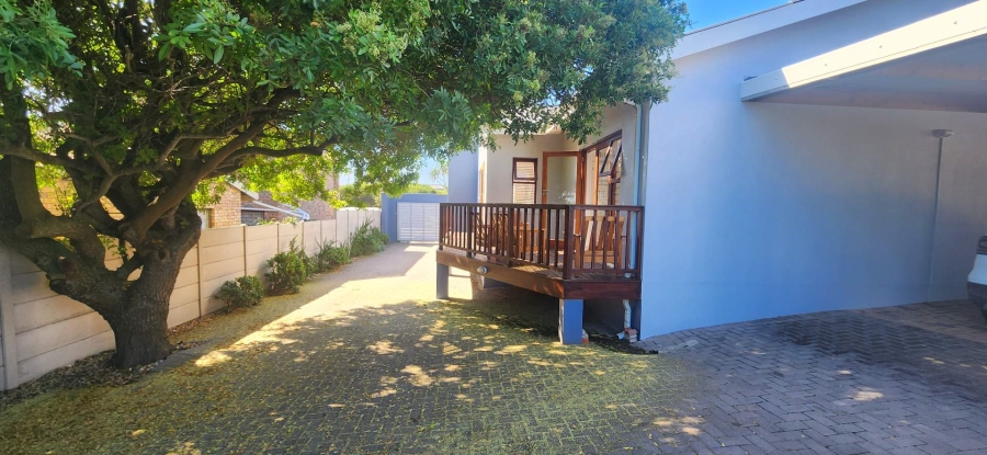 6 Bedroom Property for Sale in Fraaiuitsig Western Cape